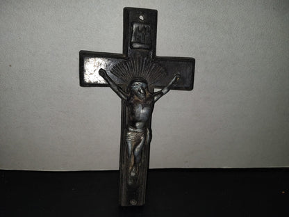 A6- Antiguo Crucifijo De Metal Macizo - 50'S - 60'S