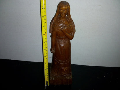 A2- Escultura Tallada En Madera. Mujer Indígena Con Niño En La Espalda - 80's - 90's