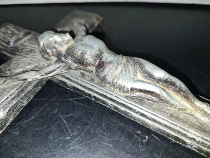 A6- Antiguo Crucifijo De Metal Macizo - 50'S - 60'S