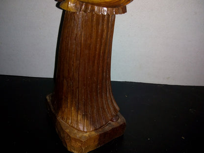 A2- Escultura Tallada En Madera. Mujer Indígena Con Niño En La Espalda - 80's - 90's