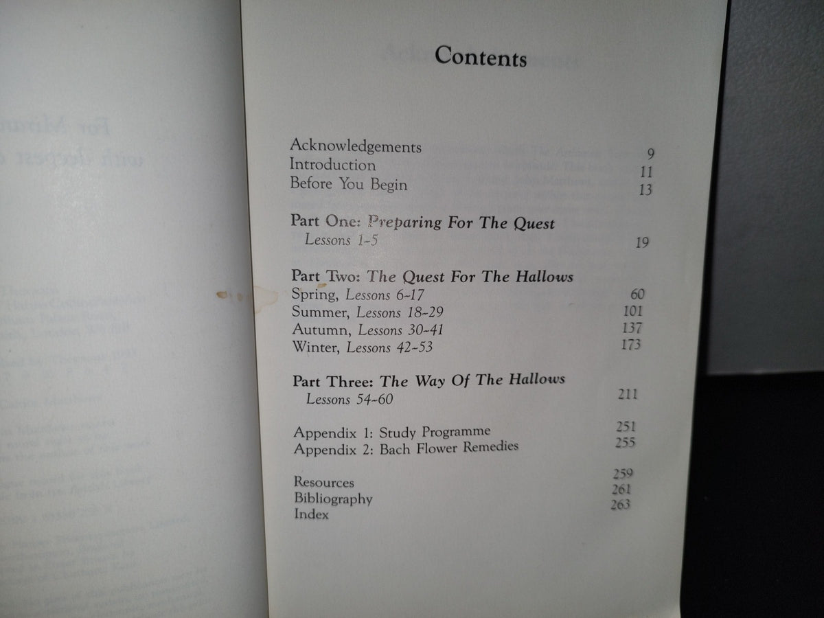 180- The Arthurian Tarot Course. A Quest For All Sesons - Caitlin Matthews. First Published By Thorsons 1993