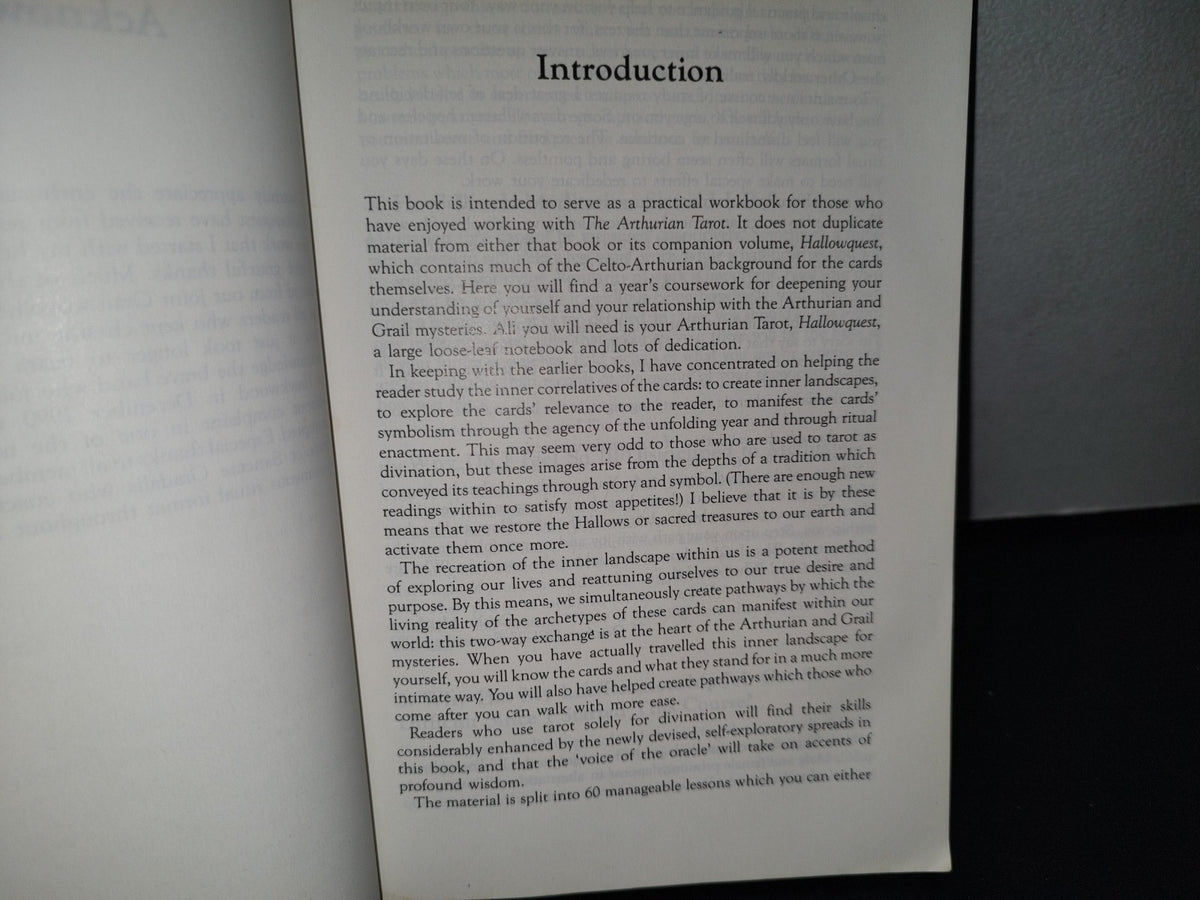 180- The Arthurian Tarot Course. A Quest For All Sesons - Caitlin Matthews. First Published By Thorsons 1993