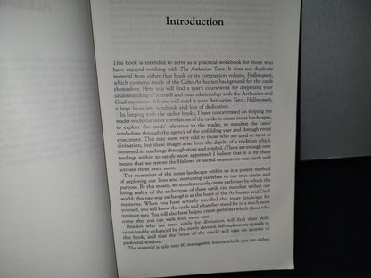180- The Arthurian Tarot Course. A Quest For All Sesons - Caitlin Matthews. First Published By Thorsons 1993