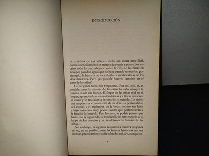 214- Una Hija No Es Un Hijo. La Historia De Las Niñas Desde La Antigüedad Hasta Nuestros Días - Wiebke Von Thadden - Primera Edición 2001