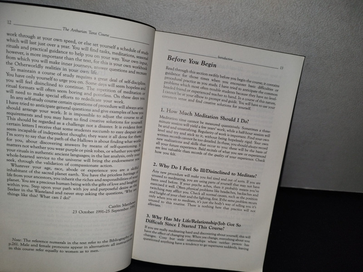 180- The Arthurian Tarot Course. A Quest For All Sesons - Caitlin Matthews. First Published By Thorsons 1993