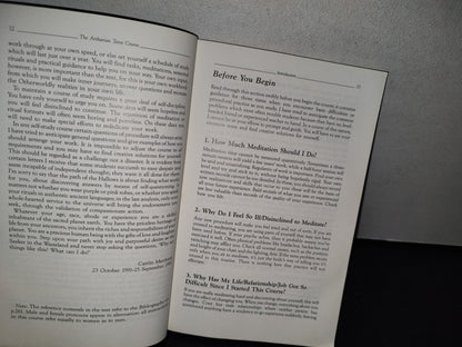 180- The Arthurian Tarot Course. A Quest For All Sesons - Caitlin Matthews. First Published By Thorsons 1993