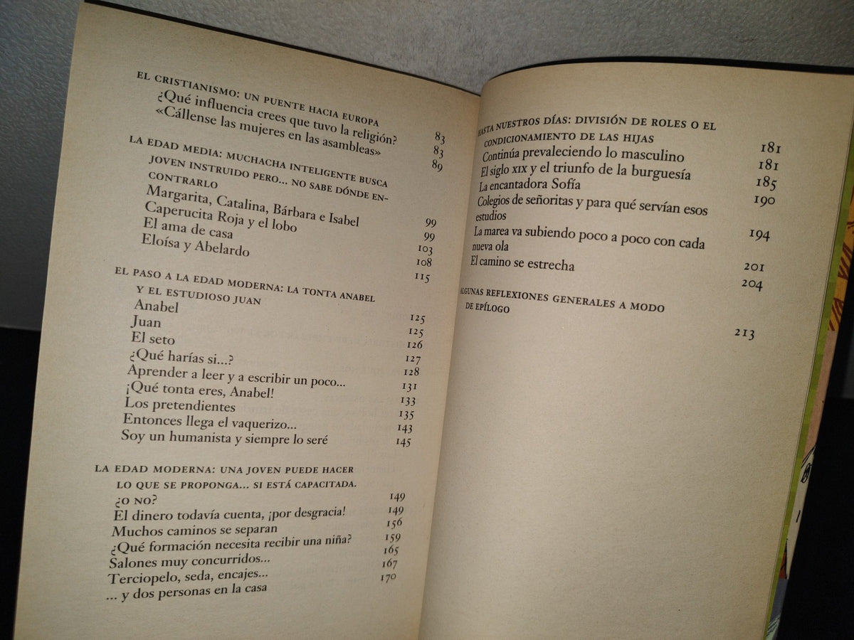 214- Una Hija No Es Un Hijo. La Historia De Las Niñas Desde La Antigüedad Hasta Nuestros Días - Wiebke Von Thadden - Primera Edición 2001