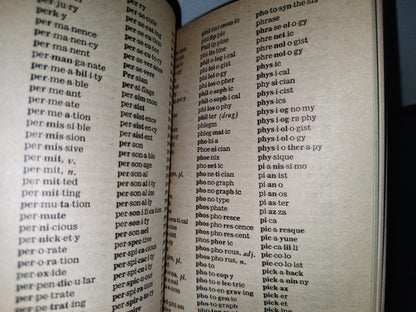 143- Write It Right. Así Se Escribe. The Instant Spelling Dictionary - 1980