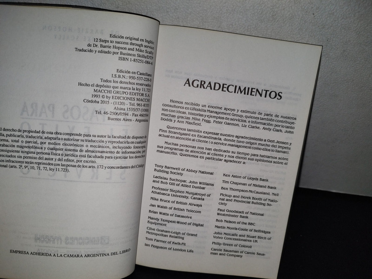 180- Doce Pasos Para El Éxito Brindando Servicio - Barry Hopson, Mike Scally