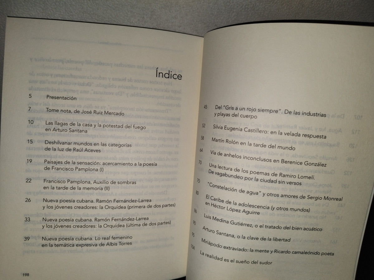 118- Trenes Y Gallos. Reseñas De Poesía, 1984-2008 - Arturo Suárez - La Zonámbula - Primera Edición, 2011