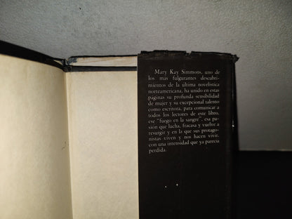 199- Fuego En La Sangre - Mary Kay Simmons - Círculo De Lectores, 1981