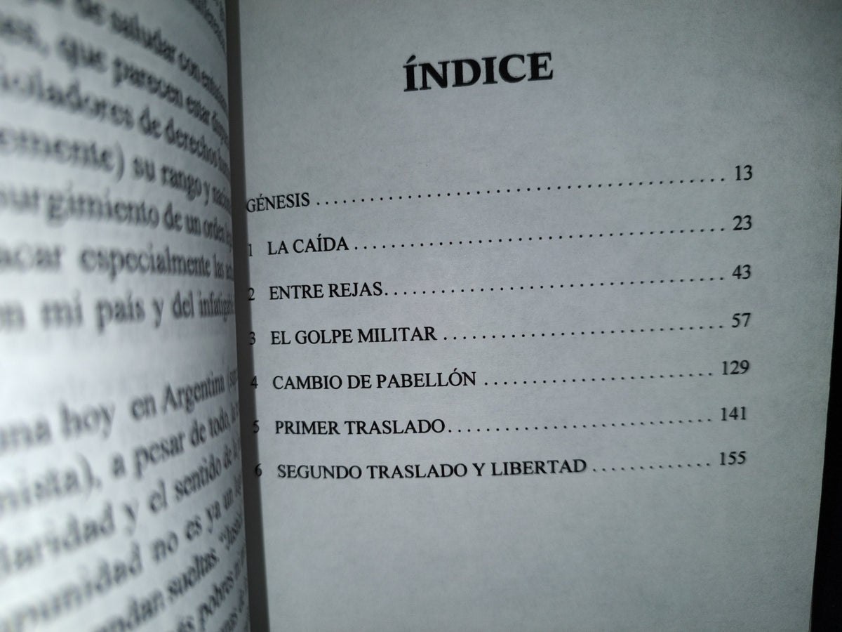 180- Tiempo De Hienas. (Argentina 75-83) - Néstor Medina - Primera Edición 2000