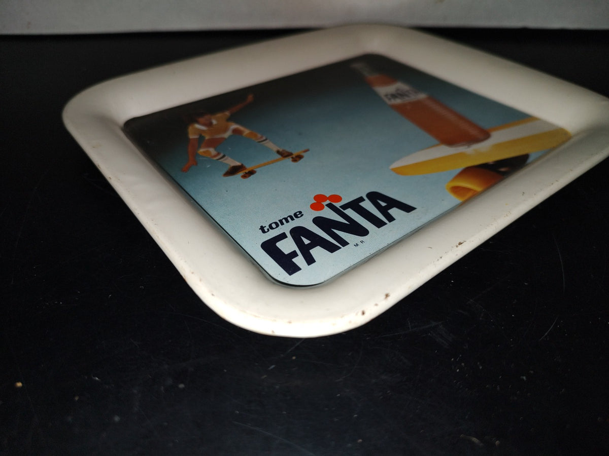 A6- Charola Vintage De Lámina. Fanta - 80'S