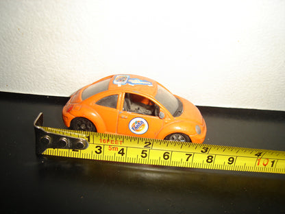 A2- Carrito Con Rotulado De ”Fanta” Marca Welly . Volkswagen New Beetle