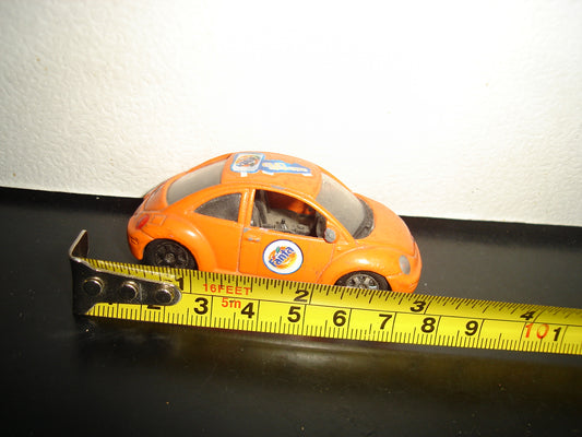 A2- Carrito Con Rotulado De ”Fanta” Marca Welly . Volkswagen New Beetle
