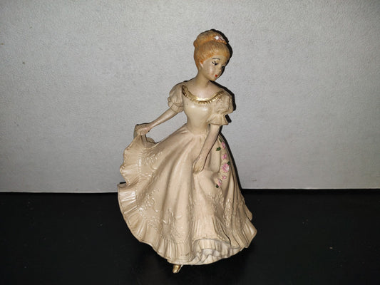 A6- Figura De Pasta Vintage Marca Homco: Mujer En Vestido Beige Danzando - 1993