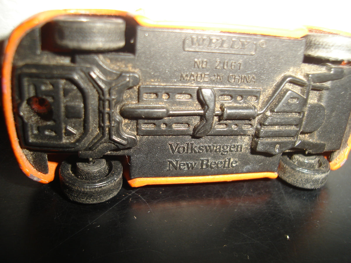 A2- Carrito Con Rotulado De ”Fanta” Marca Welly . Volkswagen New Beetle