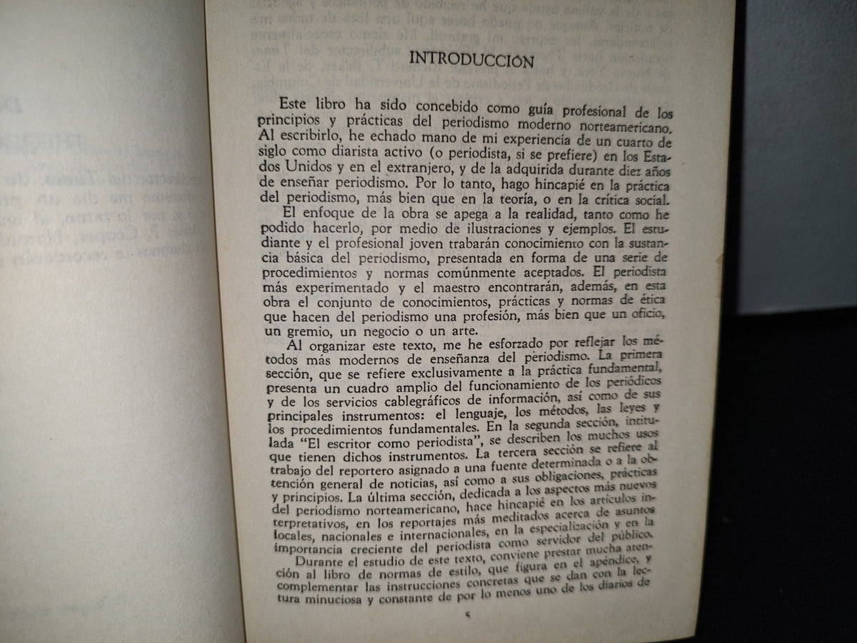 54- El Periodista Profesional. Guía Para El Reportero Moderno - John Honenberg
