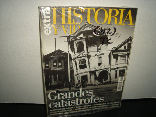1- Revista Historia Y Vida Extra. Grandes Catástrofes - 2000's