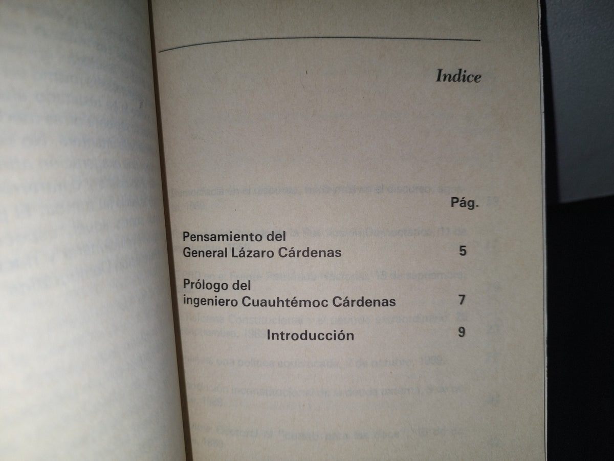 132- De Espaldas Al Pueblo - Ignacio Castillo Mena - 1990