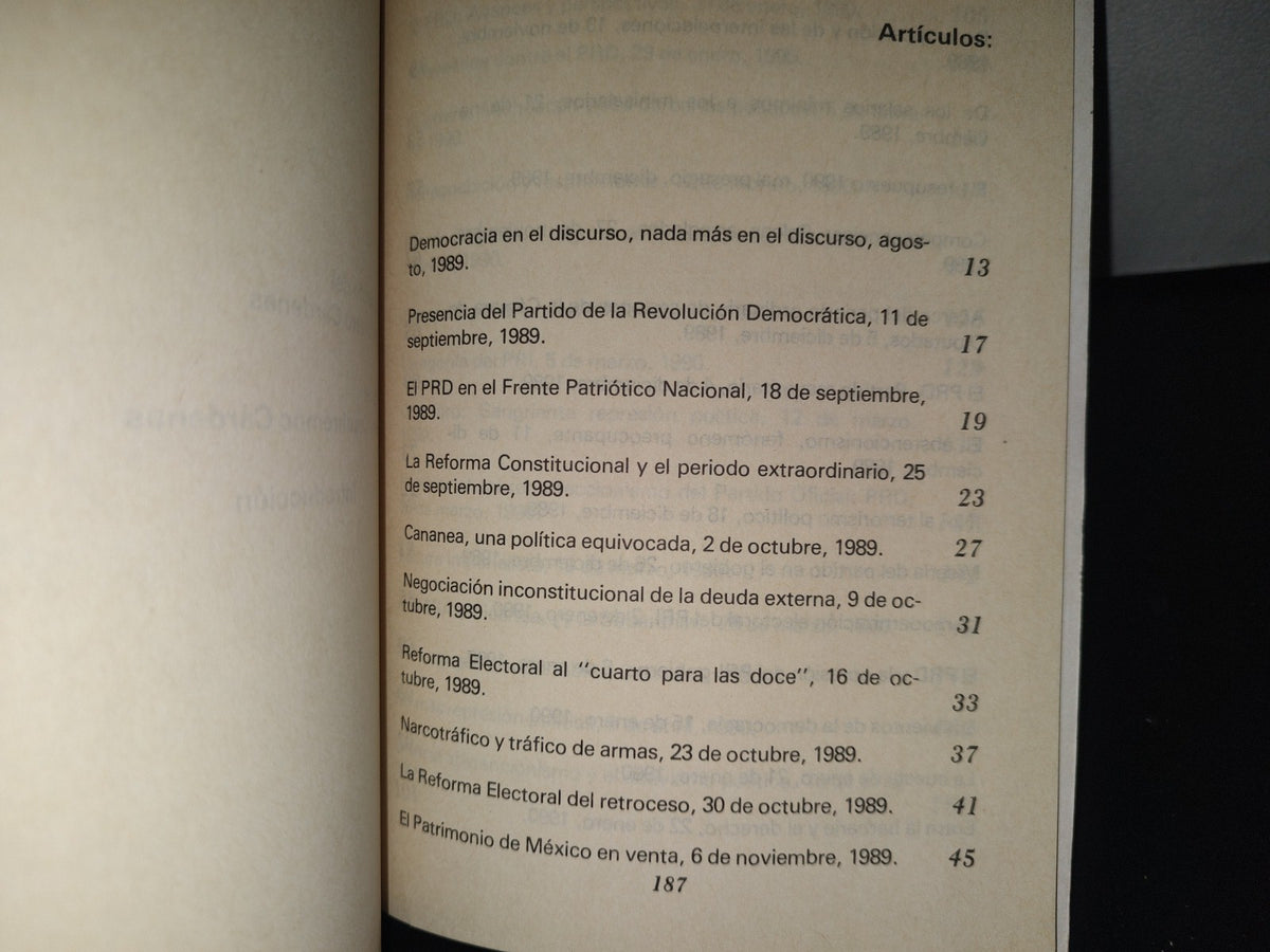 132- De Espaldas Al Pueblo - Ignacio Castillo Mena - 1990