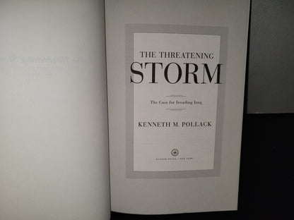 153- The Threatening. The Case For Invading Iraq - Kenneth M. Pollack. Random House, New York. First Edition 2002
