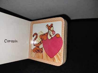 212- Mini Libro. Disney Winnie Pooh. Figuras Y Cositas - 2002
