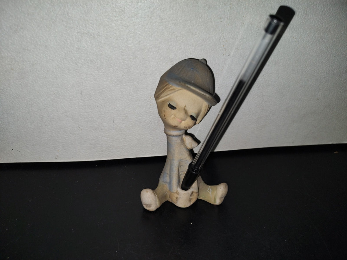 A5- Figura De Cerámica Japonesa. Niño Con Gorra Sentado - 70's, 80's