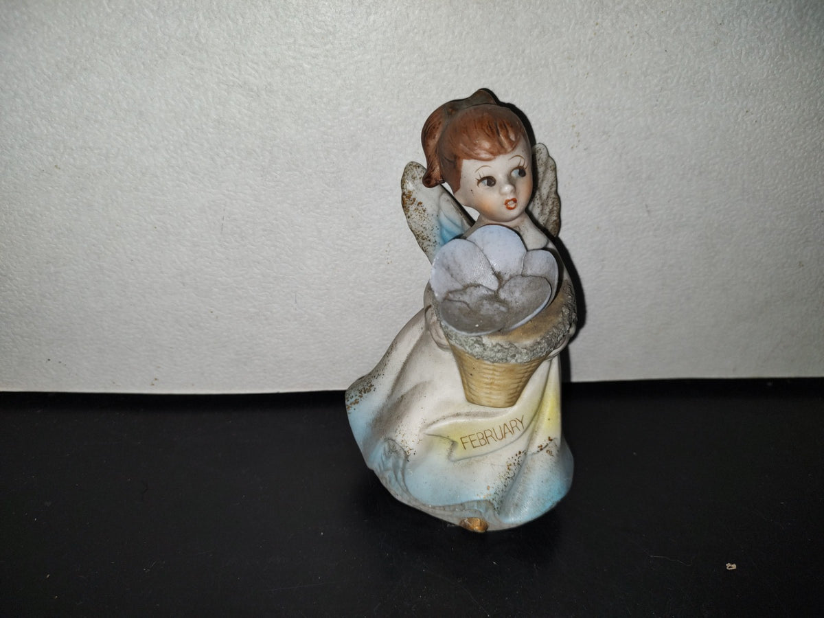 A5- Figura De Porcelana: Ángel Sosteniendo Canasto Con Flores - 70'S