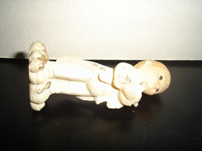 A2- Figura De Resina. Niño Primera Comunión Con Paloma En Manos - 80'S
