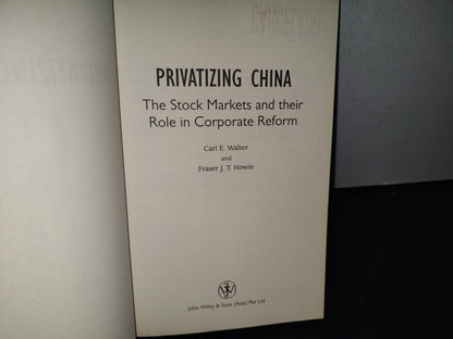 89- Privatizing China. The Stock Markets And Their Role In Corporate Reform - Carl E. Walter - 2003