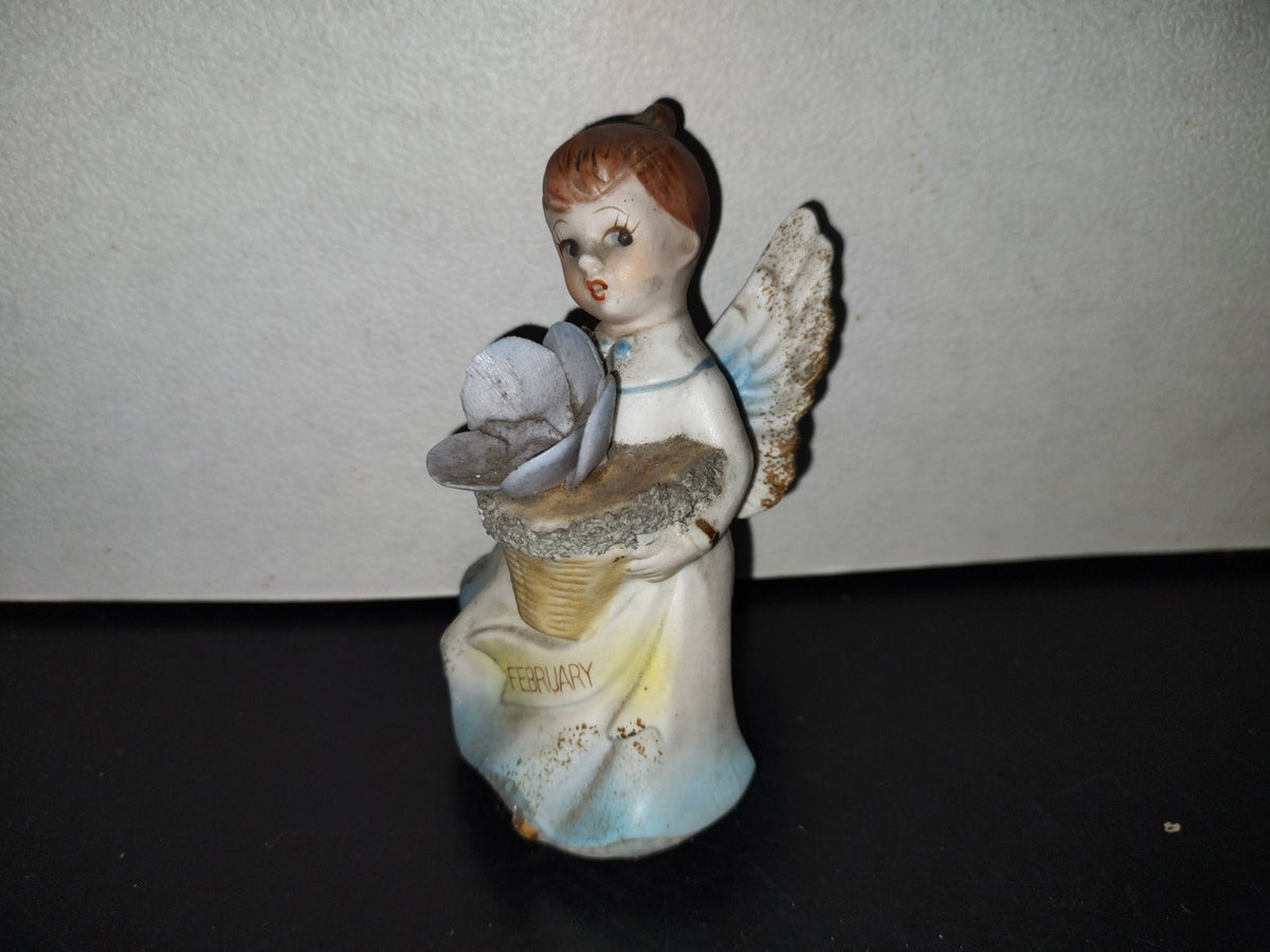 A5- Figura De Porcelana: Ángel Sosteniendo Canasto Con Flores - 70'S