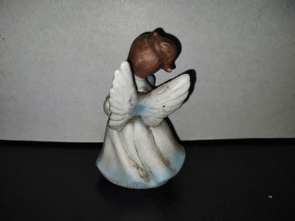 A5- Figura De Porcelana: Ángel Sosteniendo Canasto Con Flores - 70'S