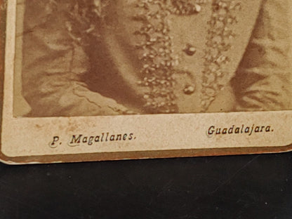A10C1-2- Antigua Fotografía Enmarcada. Mujer Con Trenza Al Frente Posando Para La Foto. 1800'S, 1900