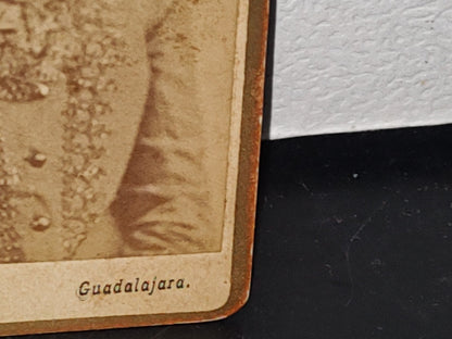 A10C1-2- Antigua Fotografía Enmarcada. Mujer Con Trenza Al Frente Posando Para La Foto. 1800'S, 1900