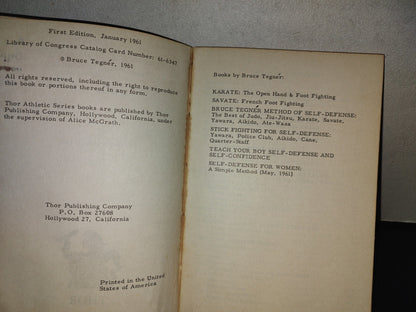 197- Stick Fighting For Self-Defense: Yawara, Aikido, Cane, Police Club, Quarter-Staff By Bruce Tegner - First Edition, January 1966