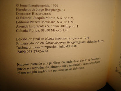 23- Dos Crímenes - Jorge Ibargüengoitia - Joaquín Mortiz, 2002