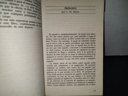 118- Squash - Tony Swift. Libro Oficial De La Squash Rackets Association. Ediciones Roca - 1995
