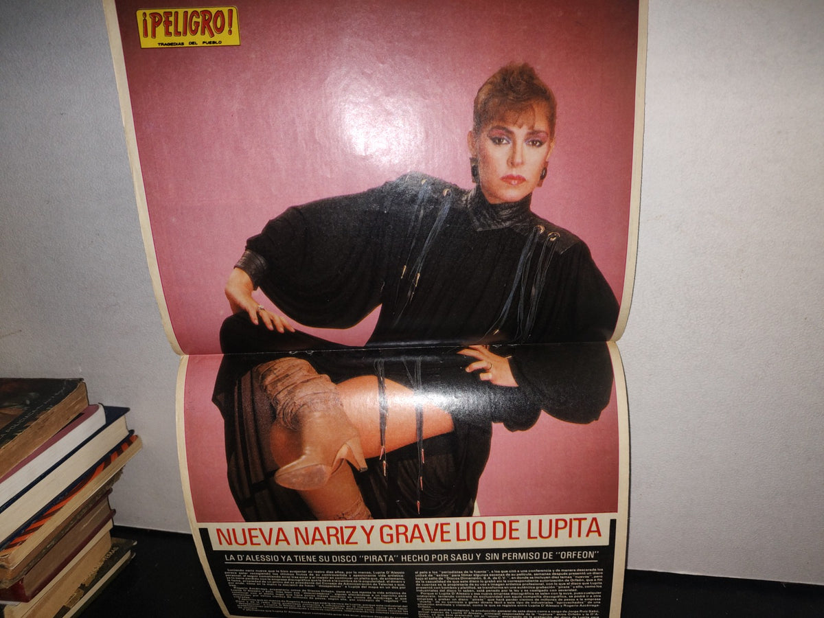 96- ¡Peligro! Tragedias Del Pueblo. Póster Lupita D'Alessio, Frank Sinatra - No. 22, 1987