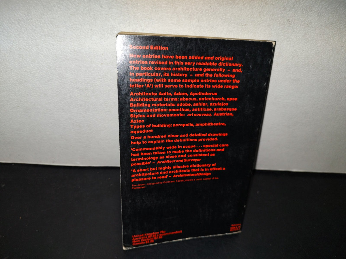 212- The Penguin Dictionary Of Architecture - Penguin Books - 1972