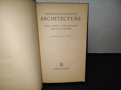 212- The Penguin Dictionary Of Architecture - Penguin Books - 1972