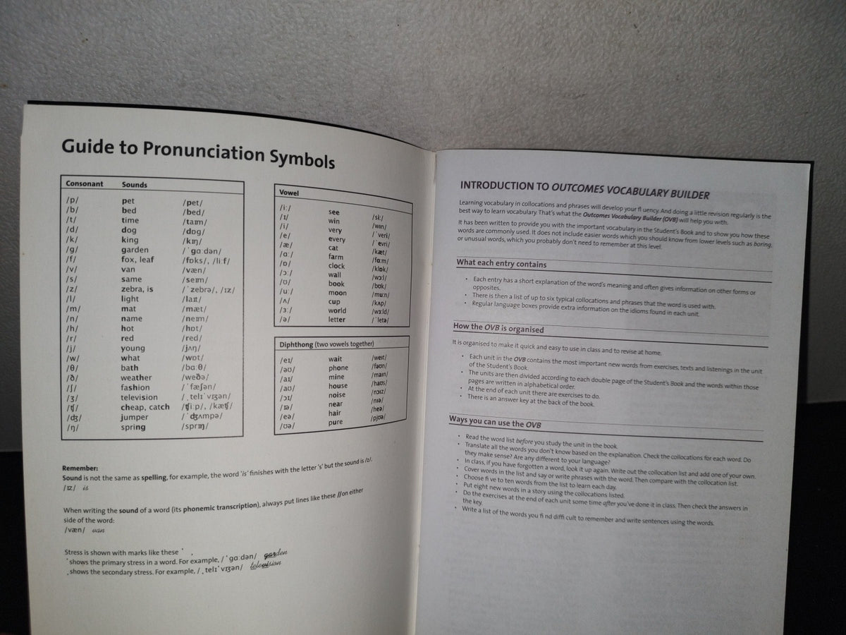 145- Advanced Outcomes. Vocabulary Builder. Heinle Cengage Learning - 2012