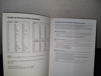 145- Advanced Outcomes. Vocabulary Builder. Heinle Cengage Learning - 2012