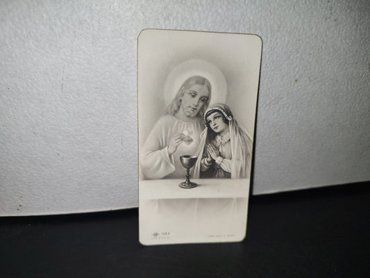 A10C1-2- Antigua Estampa Religiosa. Niña En Oración Recibiendo La Santa Hostia Por Jesucristo. 1950