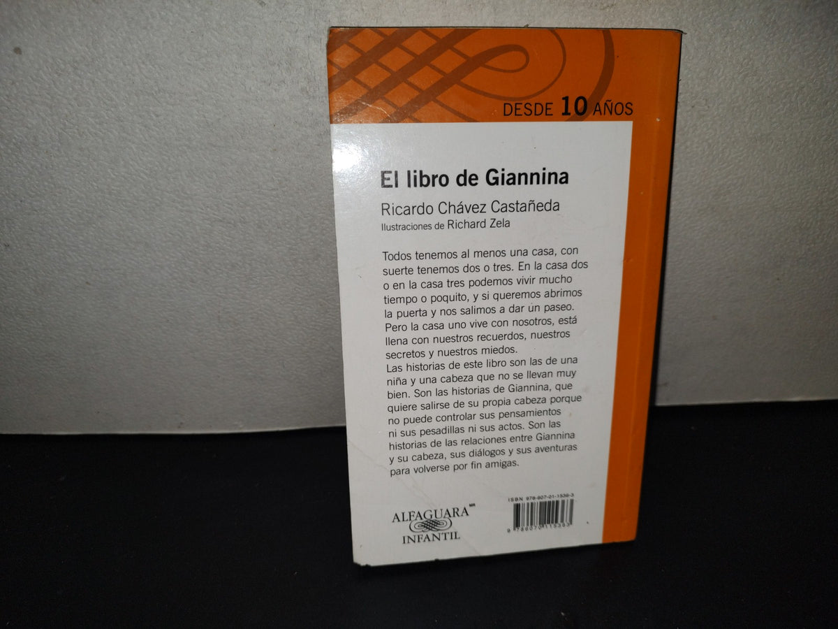 201- El Libro De Giannina - Ricardo Chávez Castañeda. Alfaguara Infantil. 2014