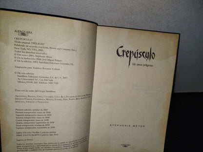 179- Crepúsculo. Un Amor Peligroso - Stephenie Meyer - 2008