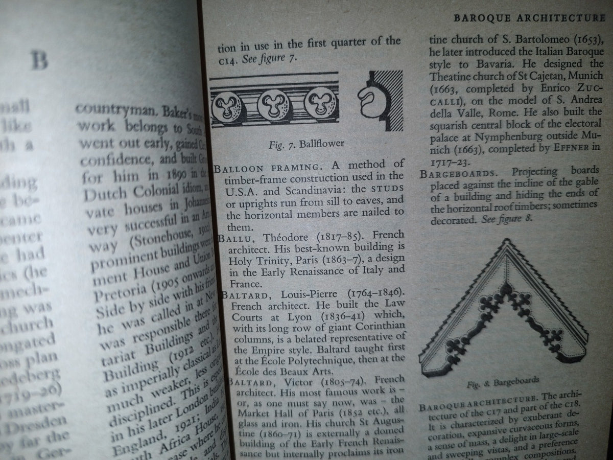 212- The Penguin Dictionary Of Architecture - Penguin Books - 1972
