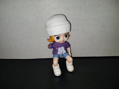 A6- Muñequita Con Gorrito. Articulada - 2000'S