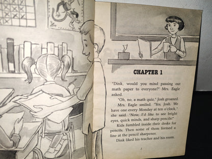 195- A To Z Mysteries. The School Skeleton - Ron Roy - 2003