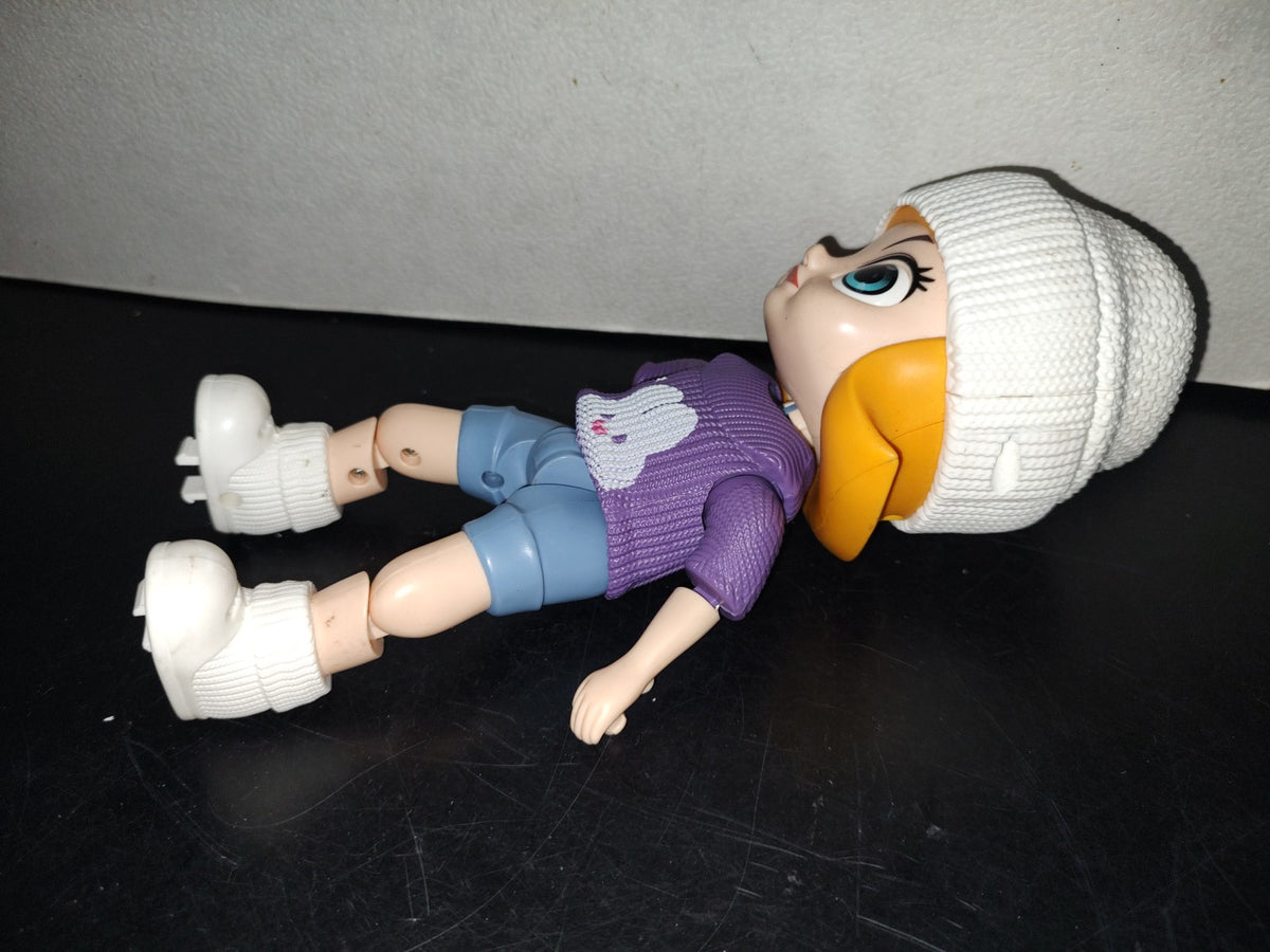 A6- Muñequita Con Gorrito. Articulada - 2000'S